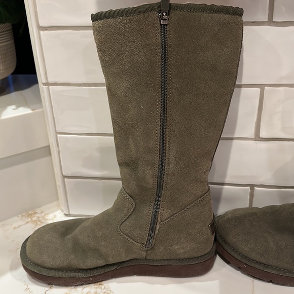 Green Ugg Collection boots - Picture 4 of 7